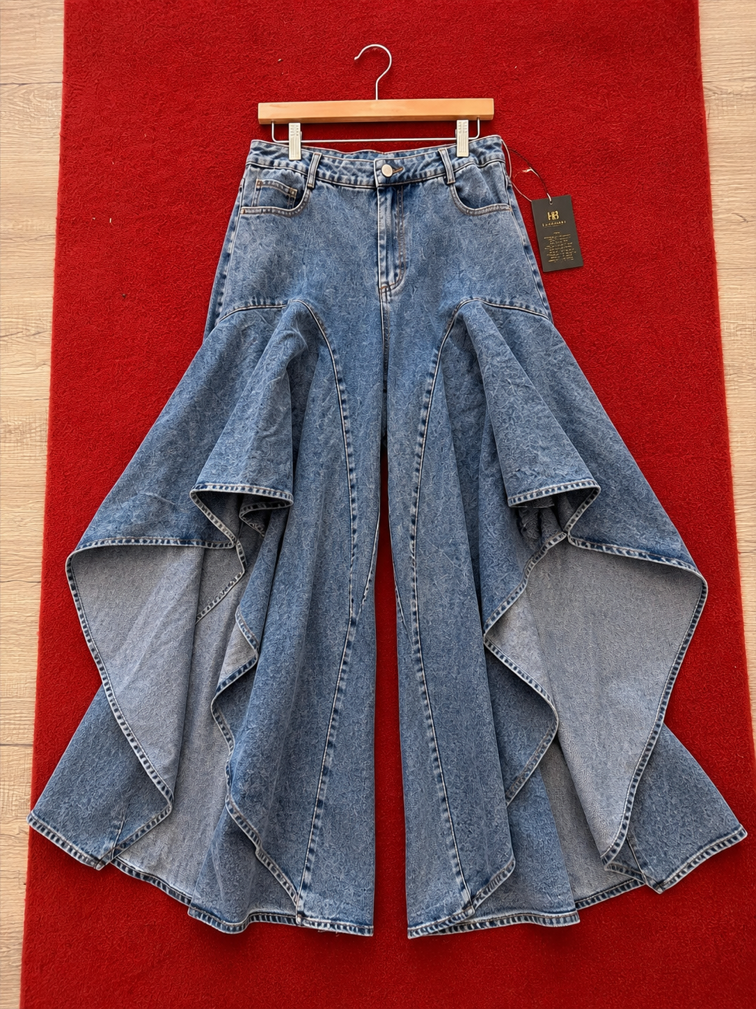 Dramatic Cascade jeans